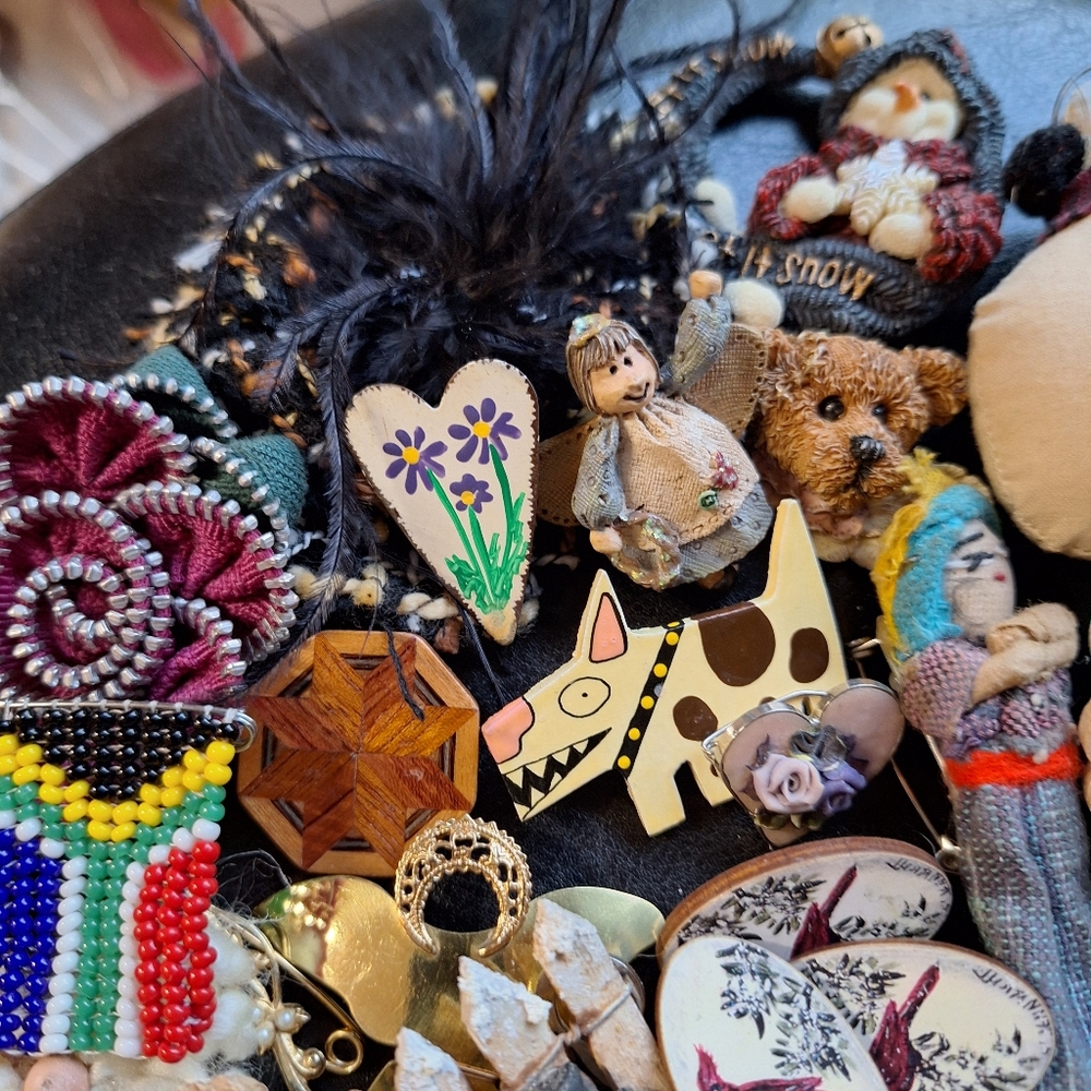 51 Lot Vintage to Now Whimsical PINS & Brooches MUST SEE Coastal Whimsical Teach - Picture 5 of 11